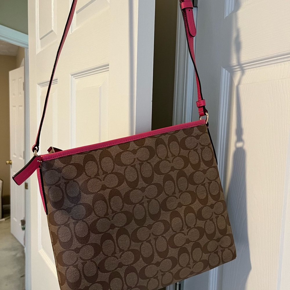 Authentic Coach Crossbody - Picture 2 of 8